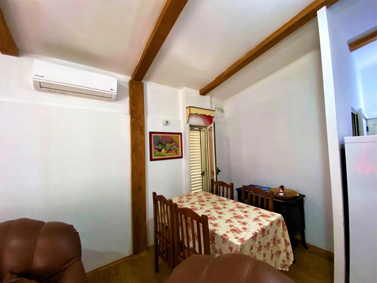 Ramo'S Green Beachside Retreat - Cozy 2 Bedroom Home Vlorë Buitenkant foto