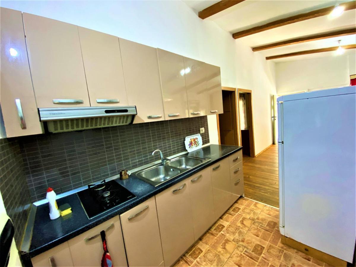 Ramo'S Green Beachside Retreat - Cozy 2 Bedroom Home Vlorë Buitenkant foto